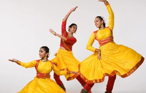 Learn 2nd Year Kathak Kramlayam Hastak Toda Tukda with Kathak Choreography on Songs Mai Radha Shyam tu & Aeri sakhiin Kathak Classes near you.