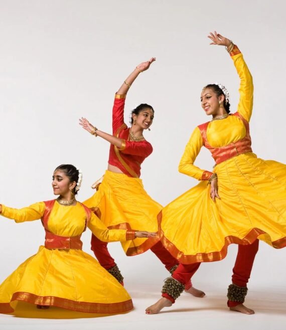 Learn 2nd Year Kathak Kramlayam Hastak Toda Tukda with Kathak Choreography on Songs Mai Radha Shyam tu & Aeri sakhiin Kathak Classes near you.