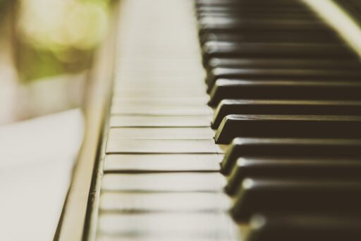 Learn Piano Scales E (Maj Min(Harmonic & Melodic) in 2 octaves with Titanic Theme in Piano Classes near you.